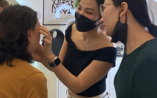 Học Viên LUXURY BROWS Chăm Sóc Người Thân Bằng Tay Nghề Tinh Tế