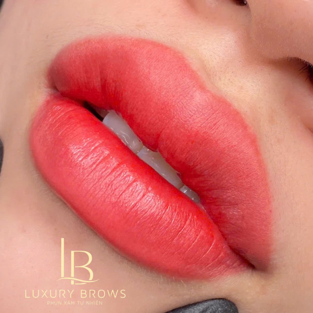 Phun Môi Tự Nhiên